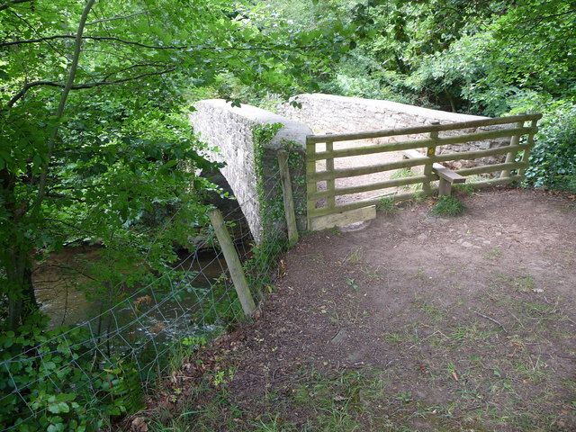 File:Bridge over the Grwyne Fawr near Llangenny.jpg