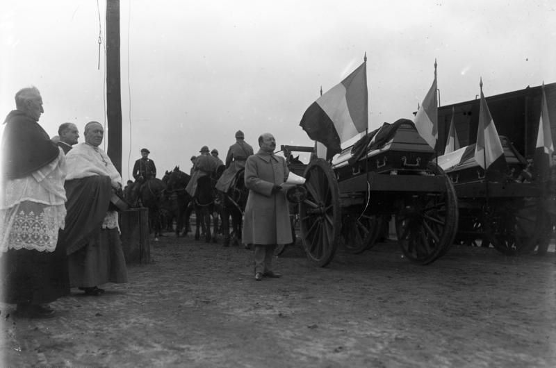 File:Bundesarchiv Bild 102-00016A, Gelsenkirchen-Buer, Trauerfeier.jpg