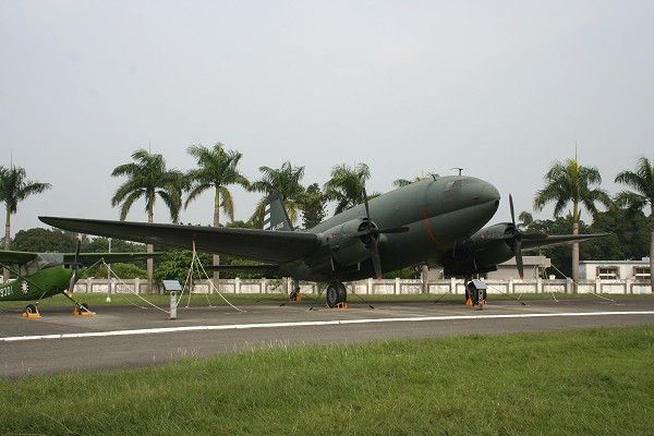 File:C-46 taiwan.jpg