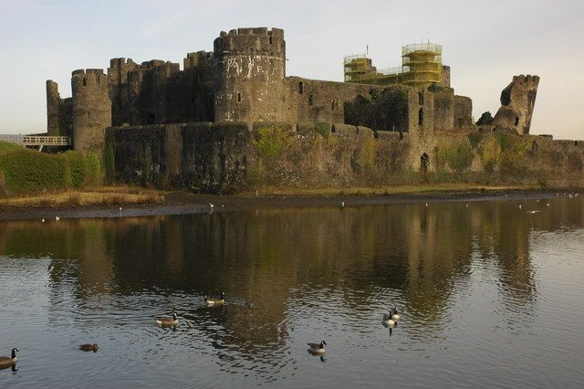 File:Caerphilly Castle - geograph.org.uk - 1080934.jpg