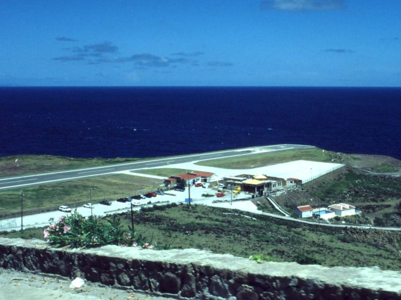 File:Saba Flughafen.jpg