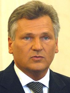 File:Aleksander Kwasniewski (cropped).jpg