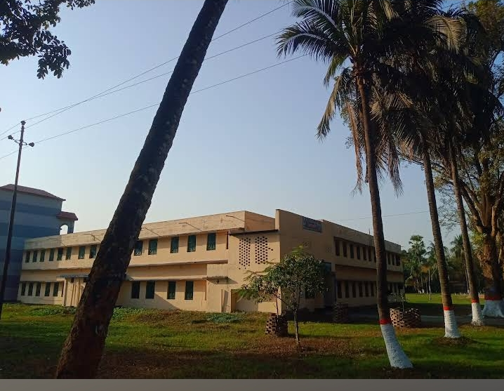 File:Building Inside Mubarakganj Sugar mil.png