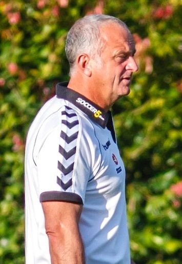 File:Graham Arnold-Mariners.jpg