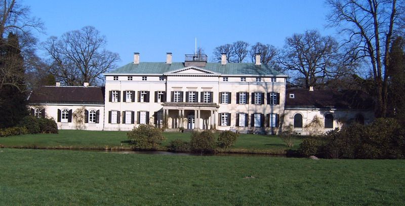 File:Schloss Rastede.jpg