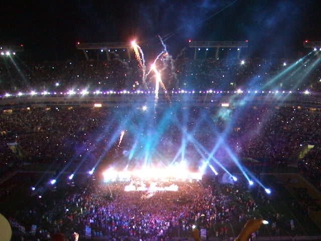 File:Super bowl half time show (3976043495).jpg