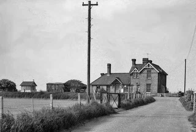 File:Buxton Lammas railway station 1958045 36ef36dd.jpg