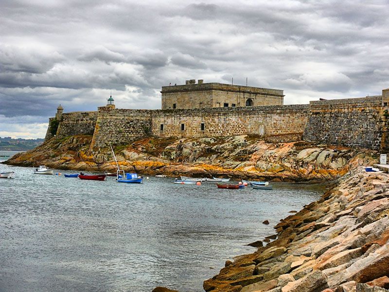 File:Castillo de San Antón 1.jpg