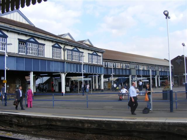 File:Clapham Junction South London.JPG