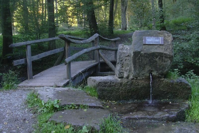 File:Glemsbrunnen.jpg