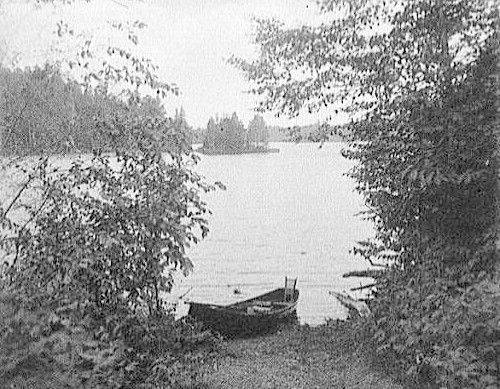 File:Guideboat on Upper St Regis Lake.jpg