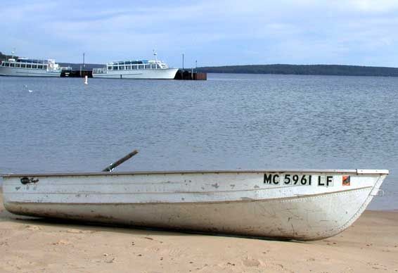 File:Harbor of Munising, Michigan.jpg