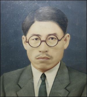 File:Hyeon Ik-cheol's painted portrait.jpg