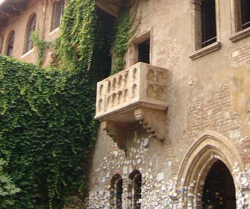 File:Julia balcony.jpg