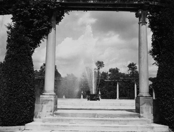 File:Popps Fountain Spraying 1941 WPA 4.jpg