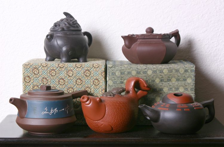 File:Tea pots.jpg