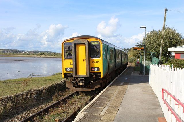 File:The 15.50 for Llandudno (geograph 5137592).jpg