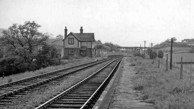 File:Breidden 1 railway station 1892516 5d0b0165.jpg