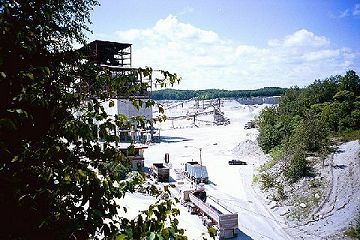 File:Bruce-Trail-quarry.jpg