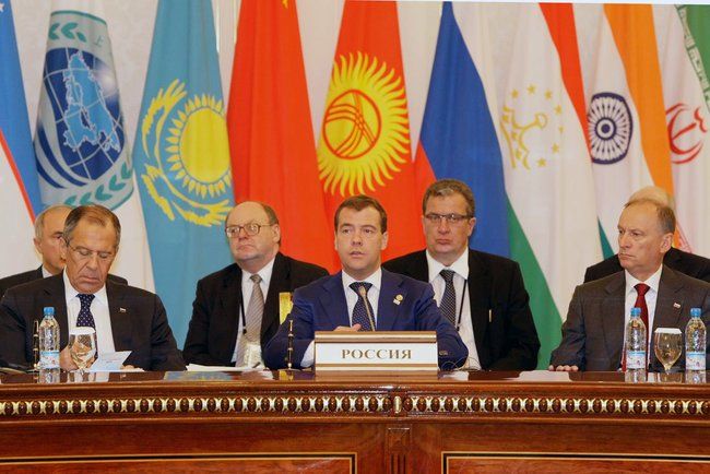 File:Dmitry Medvedev in Uzbekistan 11 June 2010-8.jpeg