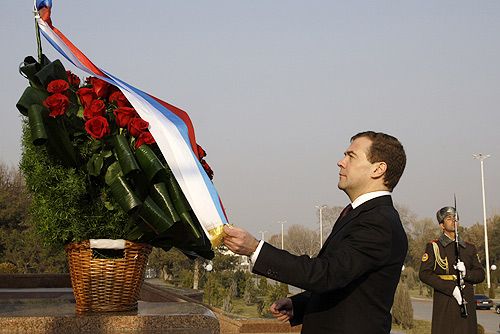 File:Dmitry Medvedev in Uzbekistan 23 January 2009-11.jpg