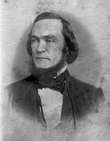 File:Eli Simms Shorter.jpg