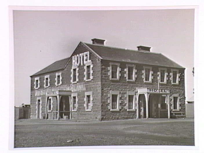 File:Inverleigh Hotel.jpg