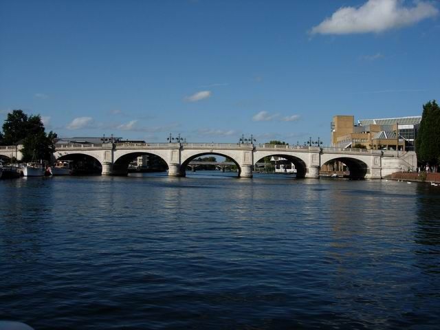 File:Kingston Bridge - geograph.org.uk - 232687.jpg