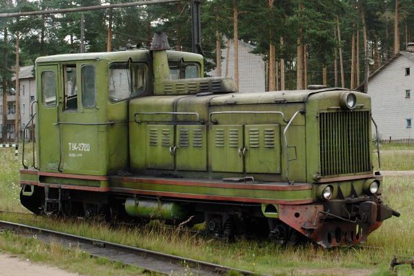 File:TU4 diesel locomotive with number 2720.jpg