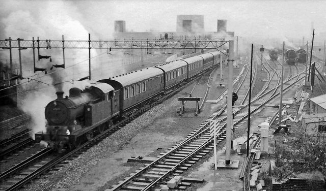 File:Broxbourne & Hoddesdon railway 1925797.jpg