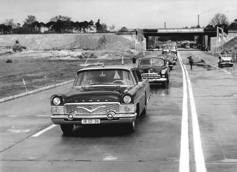 File:Bundesarchiv Bild 183-92760-0002, Berlin, Schnellstraße Adlergestell-Schönefeld eingeweiht.jpg