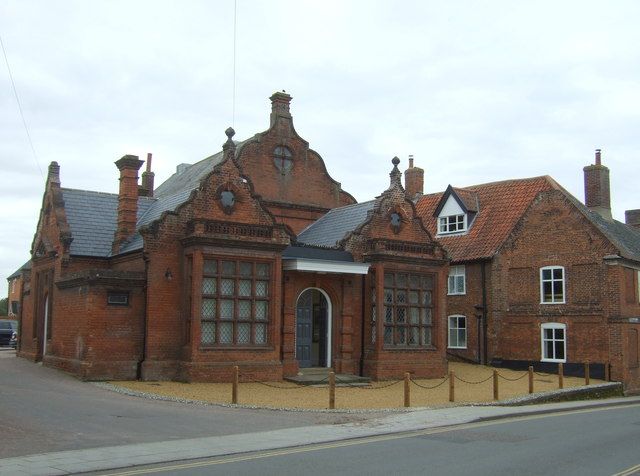 File:Former Town Hall, Loddon (geograph 5546771).jpg