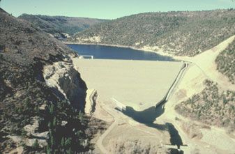 File:Mcphee Dam and Reservoir.jpg