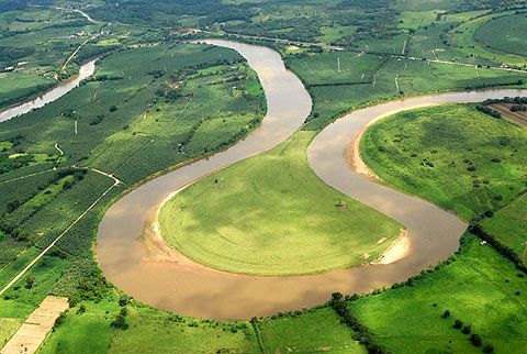 File:Rio Ribeira Parana.jpg