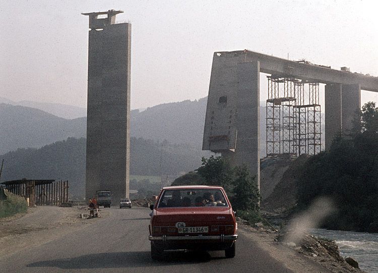 File:Tauern Superhighway collapsed Bridge, Austria 1975 Nr263-38.jpg