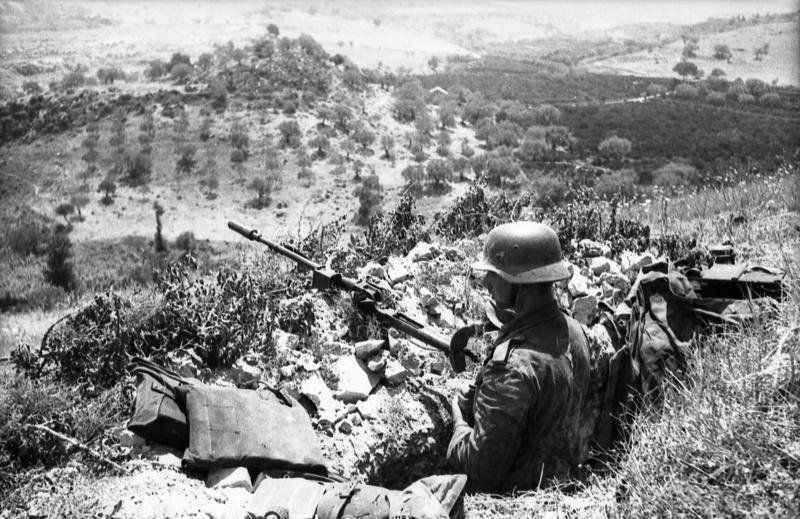 File:Bundesarchiv Bild 101I-303-0554-28, Italien, Soldat in Stellung.jpg