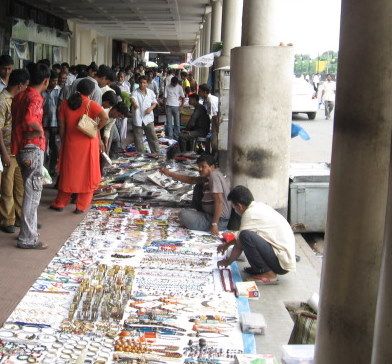 File:Kolkata Chowringhee Footpath2.jpg