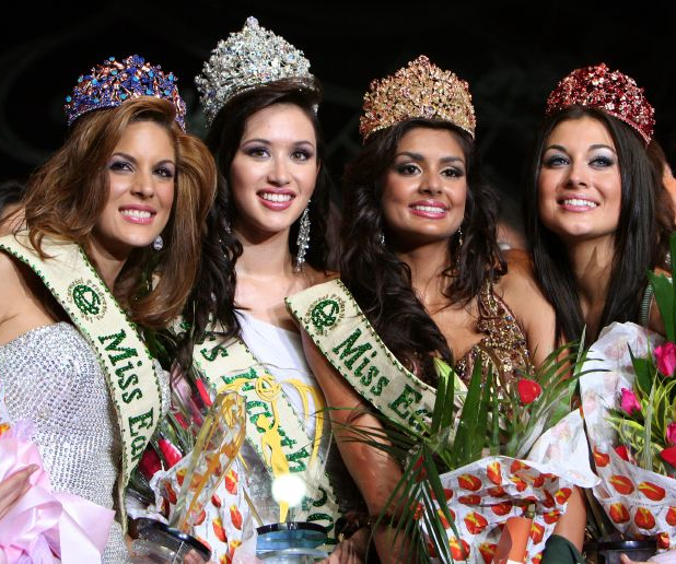 File:MissEarth2007Court.png