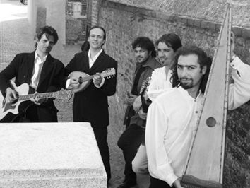 File:Pandemonio Gruppo Folk.jpg