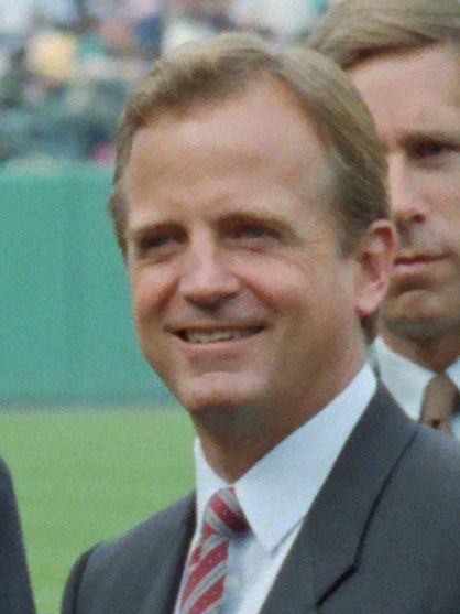 File:Peter Ueberroth at Memorial Stadium 1986.jpg