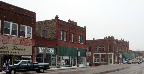 File:West Broadway Street, Okemah, March 2010.jpg