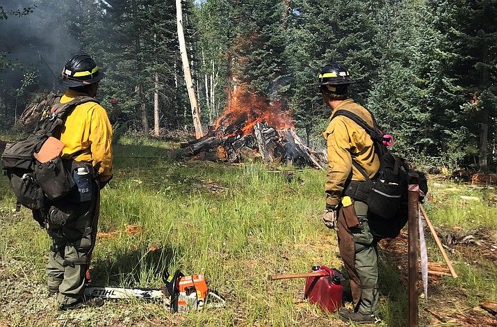 File:Acoma Fire Crew at Ikes Fire.jpg