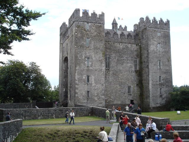 File:Bunratty Castle - geograph.org.uk - 223349.jpg