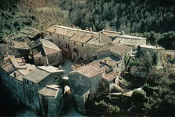 File:Castello di tocchi.jpg