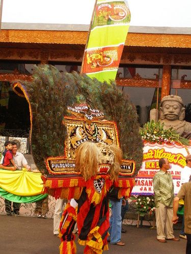 File:Reog Ponorogo Indonesia.jpg