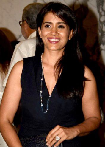 File:Sonali Kulkarni graces the screening of Sonata.jpg