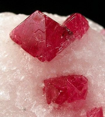 File:Spinel-180104.jpg