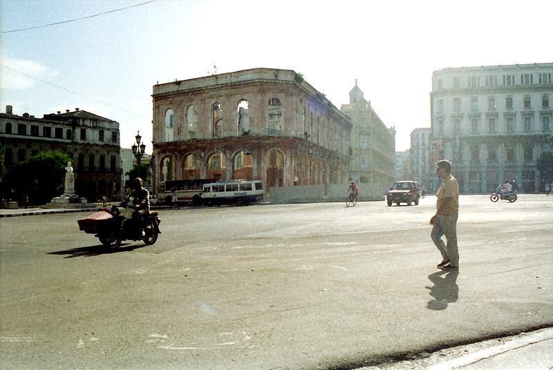 File:1994, Parque Central.jpg