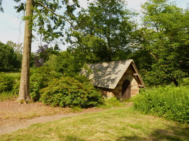 File:Boathouse, Weston Park.jpg