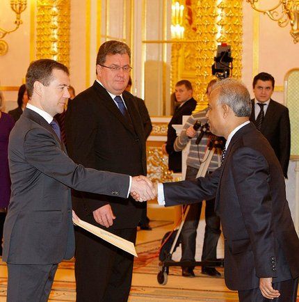 File:Dmitry Medvedev with Saiful Hoque.jpg